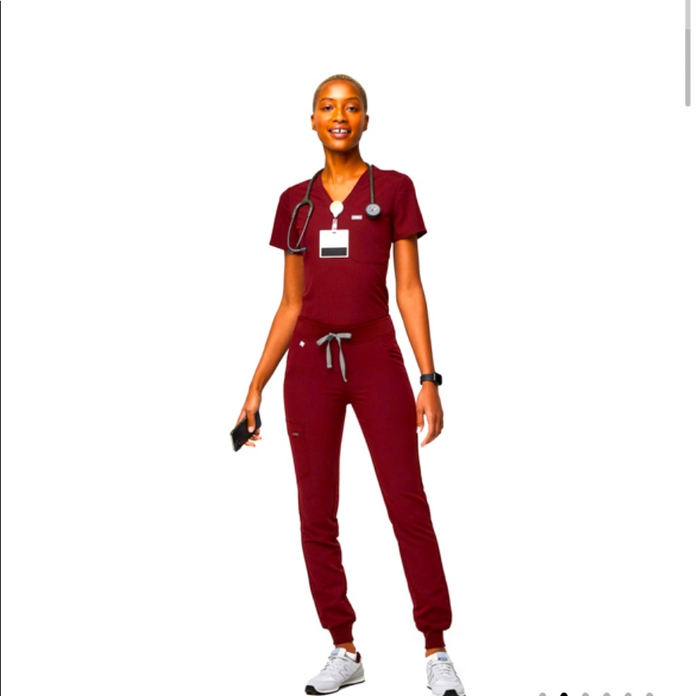 FIGS SET Catarina one pocket scrub (XS) and Zamora Jogger Scrub Pants (S)